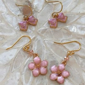 New 2 pairs of pink earrings.